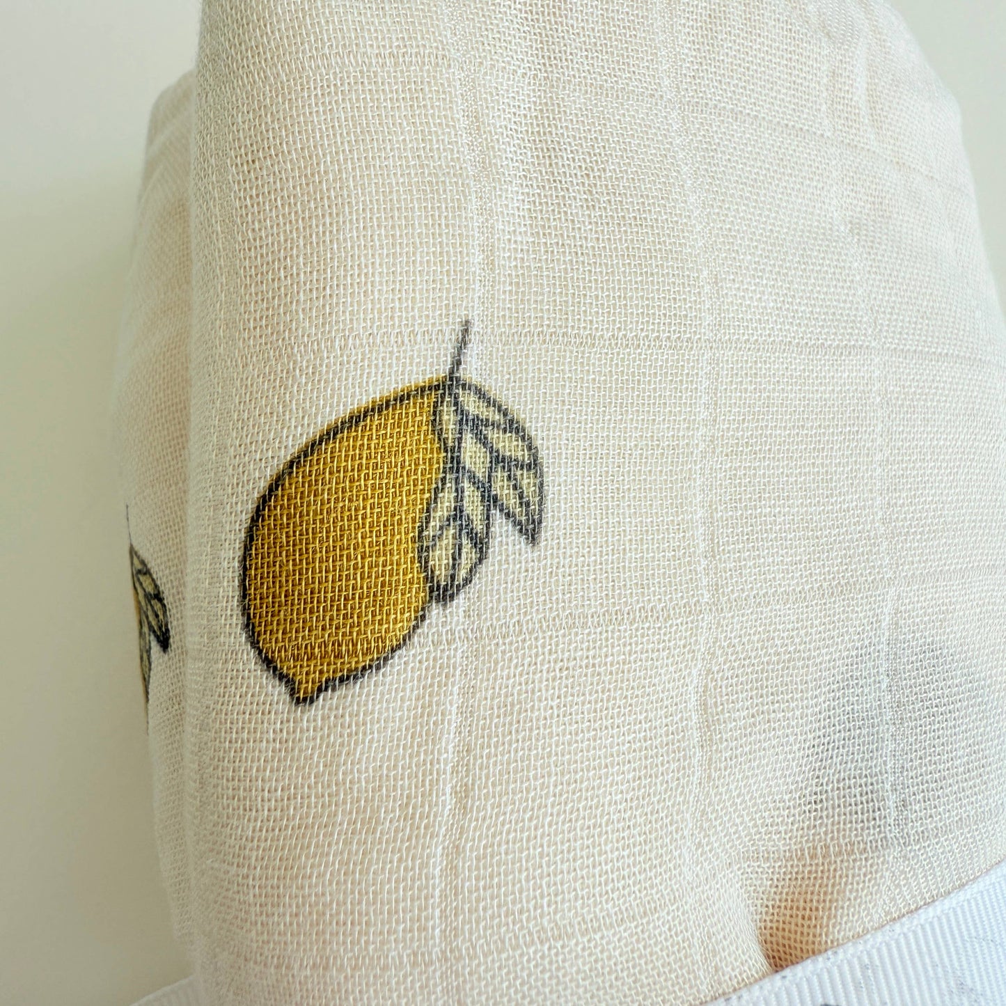 Lemons Swaddle