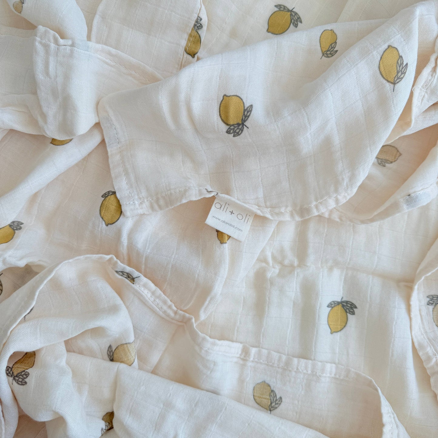 Lemons Swaddle